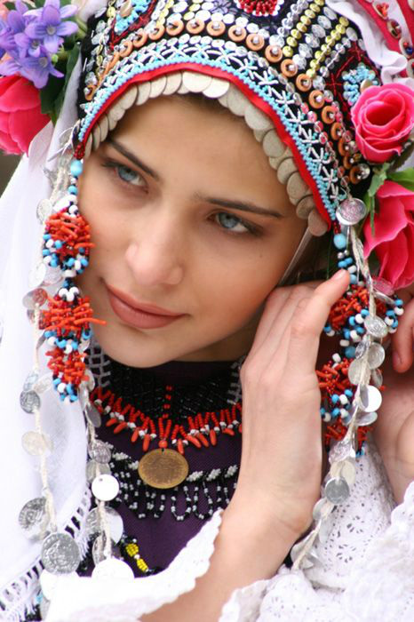 Traditional Costumes Of The World Art And Color Traditional Costumes Of The World Art And Color
